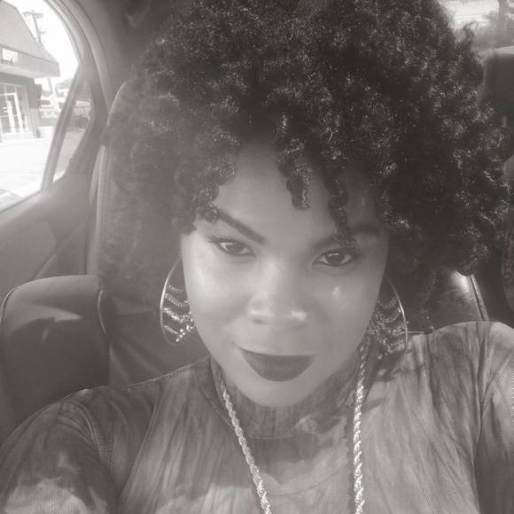 Meet your Posher, Lea - Picture 2 of 2